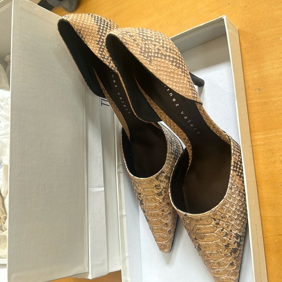New - Martinez Valero snakeskin camel heels - Picture 2 of 7